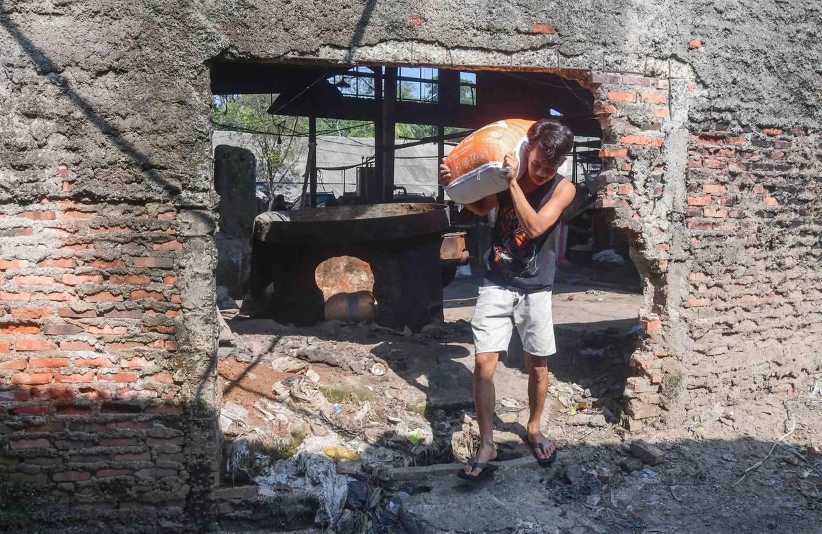FOTO: Harga Kedelai Impor Naik Produsen Tahu di Depok Kurangi Ukuran Produk