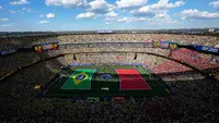 Bendera Brasil dan Maroko menghiasi permukaan lapangan menjelang laga Grup C Piala Dunia 2026 antara Brasil vs Maroko di East Rutherford, New Jersey, dekat New York, Sabtu, 13 Juni 2026. (AP Photo/Matt Slocum)