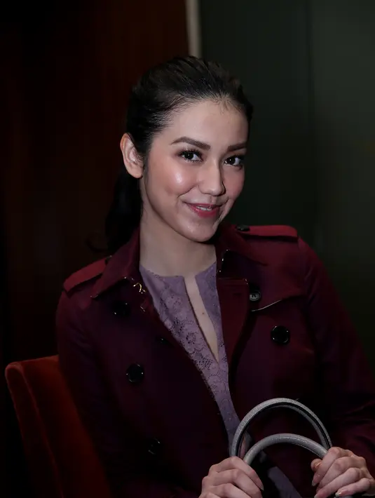 Velove akan memerankan karakter Itje yang jauh sekali dari kepribadiannya. Velove pun mengaku tidak bisa bahasa sunda. (Andy Masela/Bintang.com)