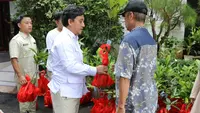 Cara Unik Gerindra Rayakan HUT ke-18, Bagikan Bibit Pohon ke Warga