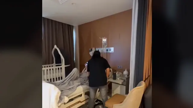 Sule Jenguk Mahalini yang Jatuh Sakit