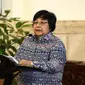 Menteri LHK, Siti Nurbaya memberikan sambutan saat menghadiri pencanangan pengakuan hutan adat di Istana Negara, Jakarta, Jumat (30/12). Pencanangan dilakukan untuk menunjukan kebhinekaan bangsa Indonesia. (Liputan6.com/Faizal Fanani)