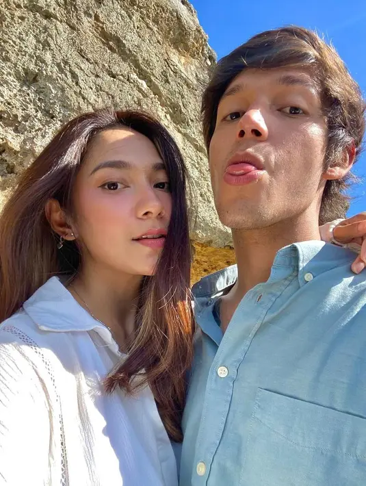 Namun menariknya alih-alih dihujat, Dinda Kirana dan Naufal Samudra justru jadi salah satu pasangan selebriti kesayangan netizen. (FOTO: instagram.com/dindakirana.s/)