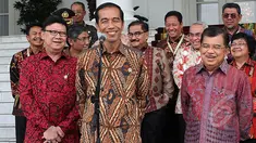 Presiden Joko Widodo bersama Wakil Presiden Jusuf Kalla memberikan keterangan seputar pelantikan Komjen Budi Gunawan menjadi Kapolri di Istana Bogor, Jum'at (13/2/2015). (Liputan6.com/Faizal Fanani)