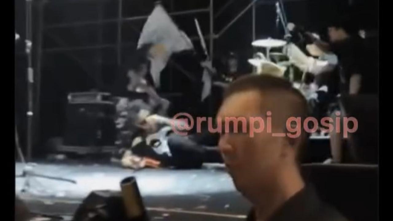 Aksi Panggung Vincent Rompies di Pestapora jadi Omongan, Diduga Mabuk Berat 'Ngamuk' Sampai Jatuh di Panggung