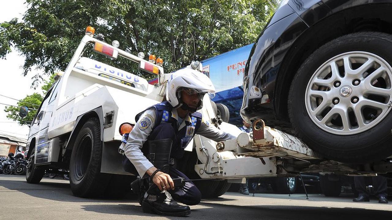 Parkir Liar di Lahan Pemprov DKI Disidak, Empat Lokasi Langsung Disegel Pansus