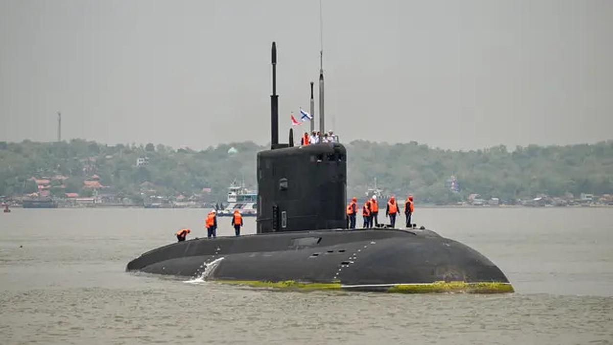 Ikut Latihan Gabungan, Kapal Selam Rusia Berlabuh di Surabaya
