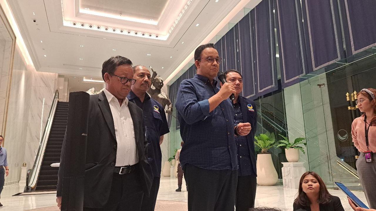 Mendengar hal itu, Surya Paloh lantas tidak langsung menentukan pilihan. Surya Paloh mengaku akan mengamati elektabilitas dari kedua nama tersebut. Untuk malam itu, Surya Paloh menyatakan mendukung Ahmad Sahroni.