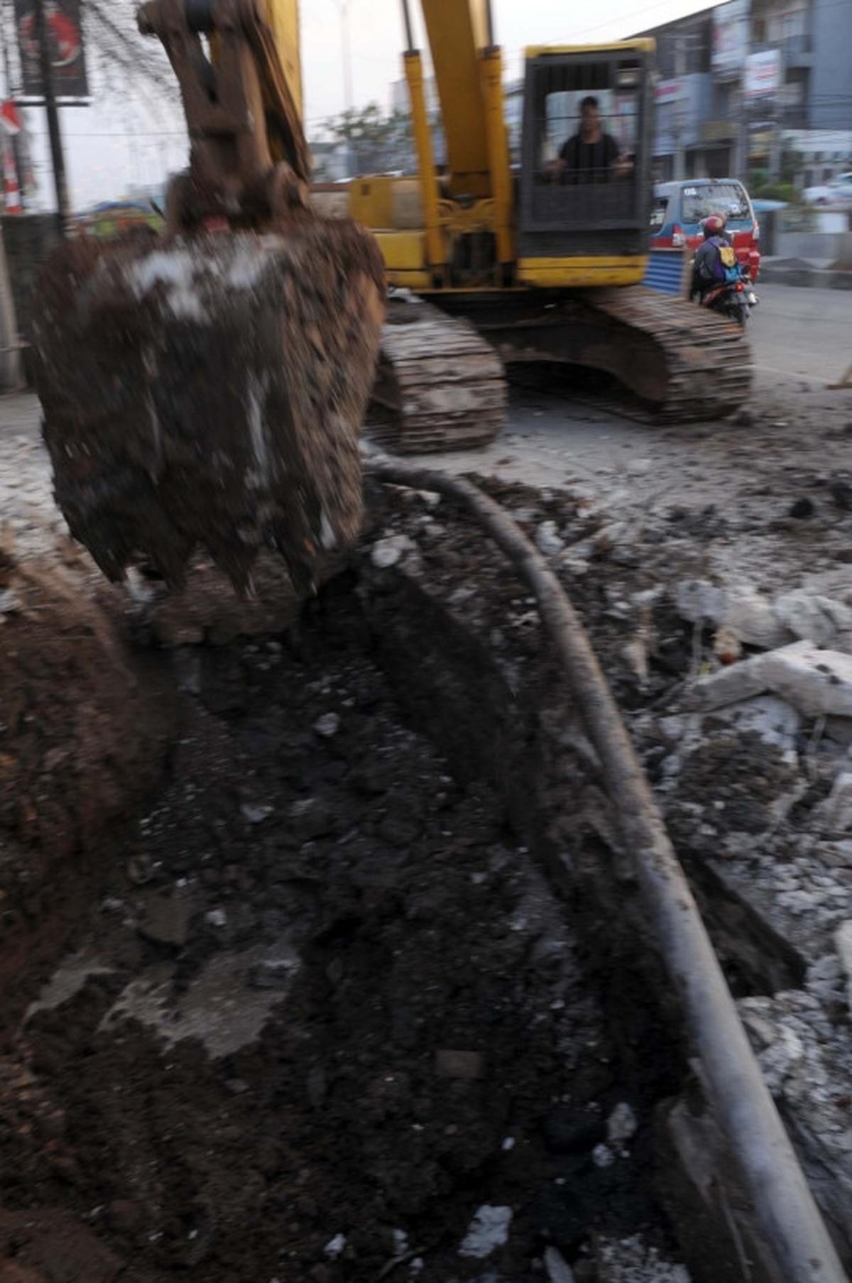 Cegah banjir, sepanjang Jalan Margonda digali buat saluran air baru