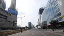Suasana gedung perkantotan yang tutup di jalan Thamrin, Jakarta, Rabu (22/5). Akibat aksi 22 mei membuat perkantoran di kawasan tersebut terpaksa ditutup dan para karyawan diliburkan. (Liputan6.com/Angga Yuniar)