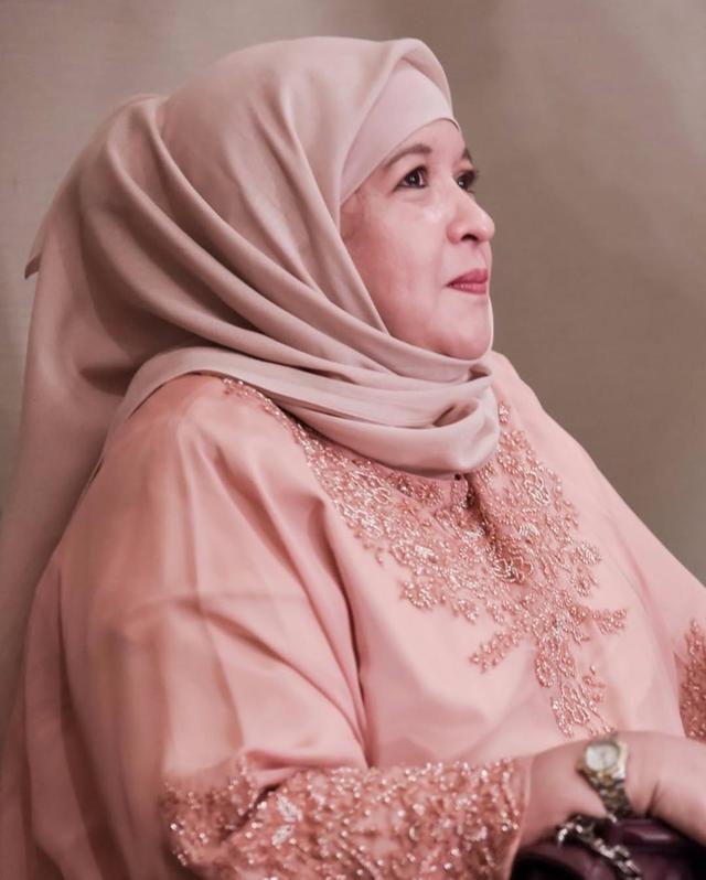 9 Potret kenangan manis Raisa dan Ibunda, bukti cinta ibu dan anak yang tak terlupakan