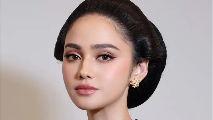 Pesona Syifa Hadju dengan Makeup Clean dan Timeless, Super Ngebut tapi Hasil Tetap Flawless
