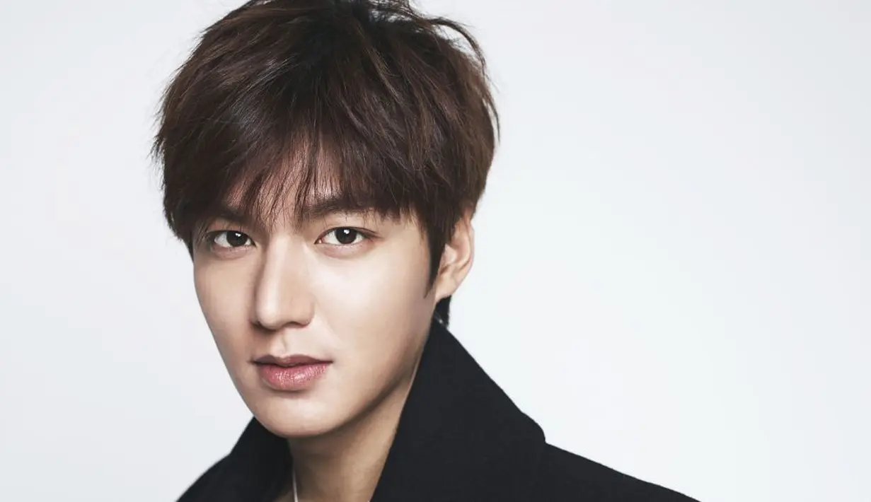 Dibalik paras wajahnya yang super jutek, ternyata Lee Min Ho sangat ramah. Lee Min Ho merasa tidak segan untuk berfoto bersama penggemar, bahkan dirinya juga tidak sungkan jika memeluk penggemarnya yang minta peluk. (Soompi)