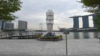Para wisatawan mengunjungi Taman Merlion di Singapura pada 6 Maret 2020. Tempat-tempat wisata utama di Singapura sepi dari turis di tengah epidemi virus corona COVID-19. (Xinhua/Then Chih Wey)