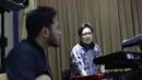 “Hari ini agenda kita lagi mau bikin musik sama mau diapain musiknya, latihan buat acara SCTV ke-25. Kita bawain tiga lagu, terus kita juga lagi nyoba bikin sesuatu aja,” ungkap David NOAH. (Ruben Silitonga/Bintang.com)