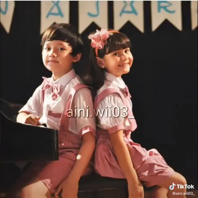 Pernah Main Film Bareng, Ini 6 Potret Masa Kecil Sandrinna Michelle dan Alwi Assegaf