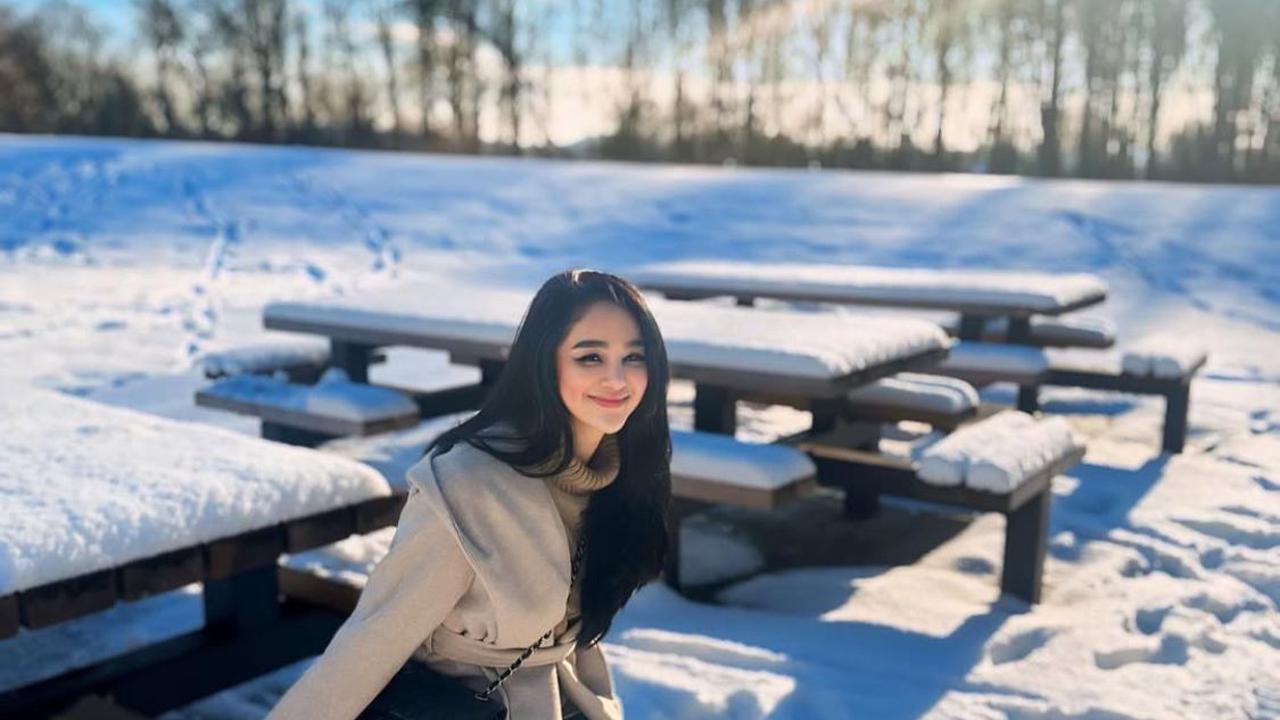 7 Potret Glamor Hana Hanifah, Apakah Ada Hubungan dengan Dugaan Korupsi?