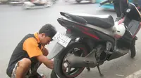 3 Tips Anti Emosi Gara-Gara Ban Motor