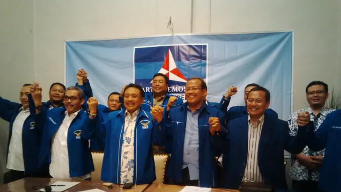 Para pengurus DPD Partai Demokrat Jateng bersama DPC PD se-Jateng. (Liputan6.com/Edhi Prayitno Ige)