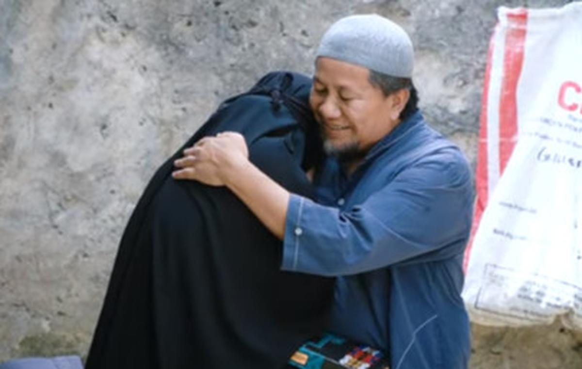 Penuh Isak Tangis, Pasutri Ini Ingin Jual Gerobak Untuk Bayar Kontrakan