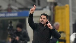 Manajer Arsenal, Mikel Arteta, memberi instruksi kepada para pemainnya saat pertandingan Liga Champions melawan Inter Milan  di Giuseppe Meazza, Italia, Rabu (21/1/2026). (AP Photo/Luca Bruno)