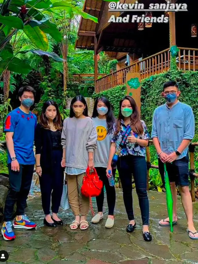 Jarang Terekspos, 9 Potret Kebersamaan Kevin Sanjaya dan Valencia Tanoe