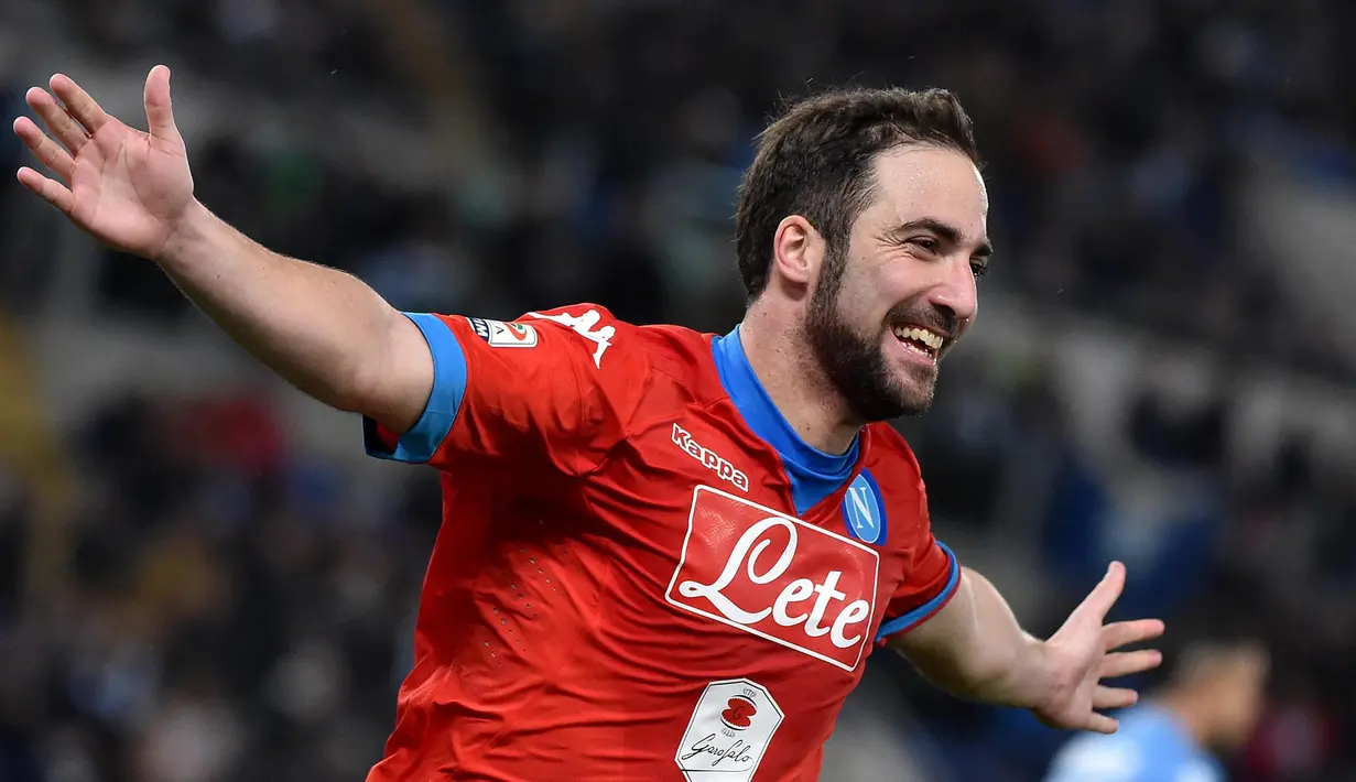 Ekspresi Gonzalo Higuain setelah mencetak gol pertama Napoli ke gawang Lazio dalam lanjutan Serie A Italia di Stadion Olimpico, Roma, Kamis (4/2/2016) dini hari WIB. (EPA/Ettore Ferrari) 