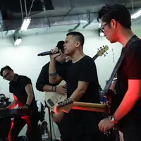 Teza Sumendra berhasil menghangatkan pembukaan acara Broadway Market. (Foto: Galih W. Satria/Bintang.com)