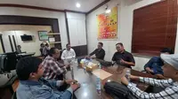PWI Gorontalo saat menyambangi Polda Gorontalo (Arfandi Ibrahim/Liputan6.com)