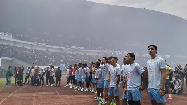 Jelang Duel Panas Kontra Persija, Ribuan Bobotoh Padati GBLA, Kobarkan Semangat!