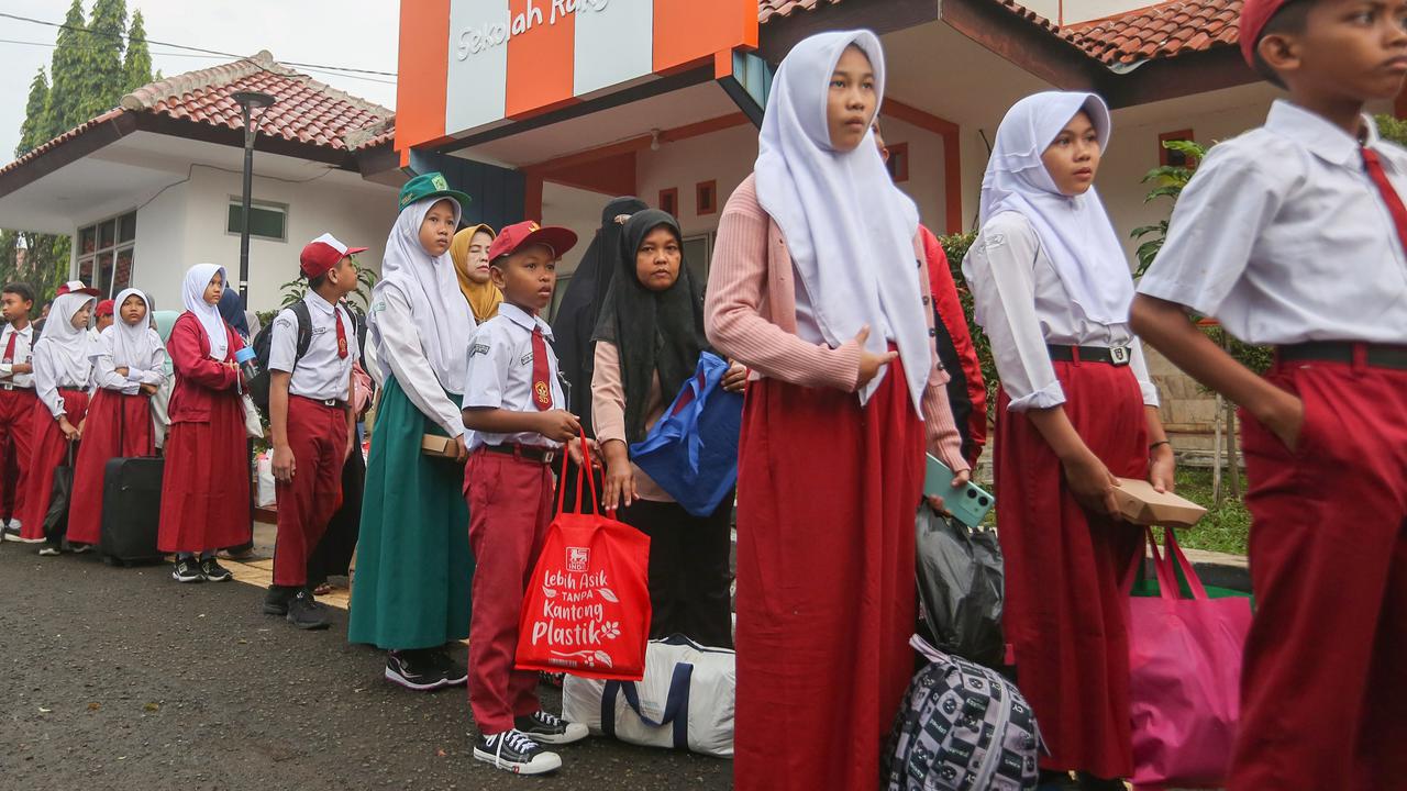 FOTO: Hari Pertama Penuh Semangat di Sekolah Rakyat