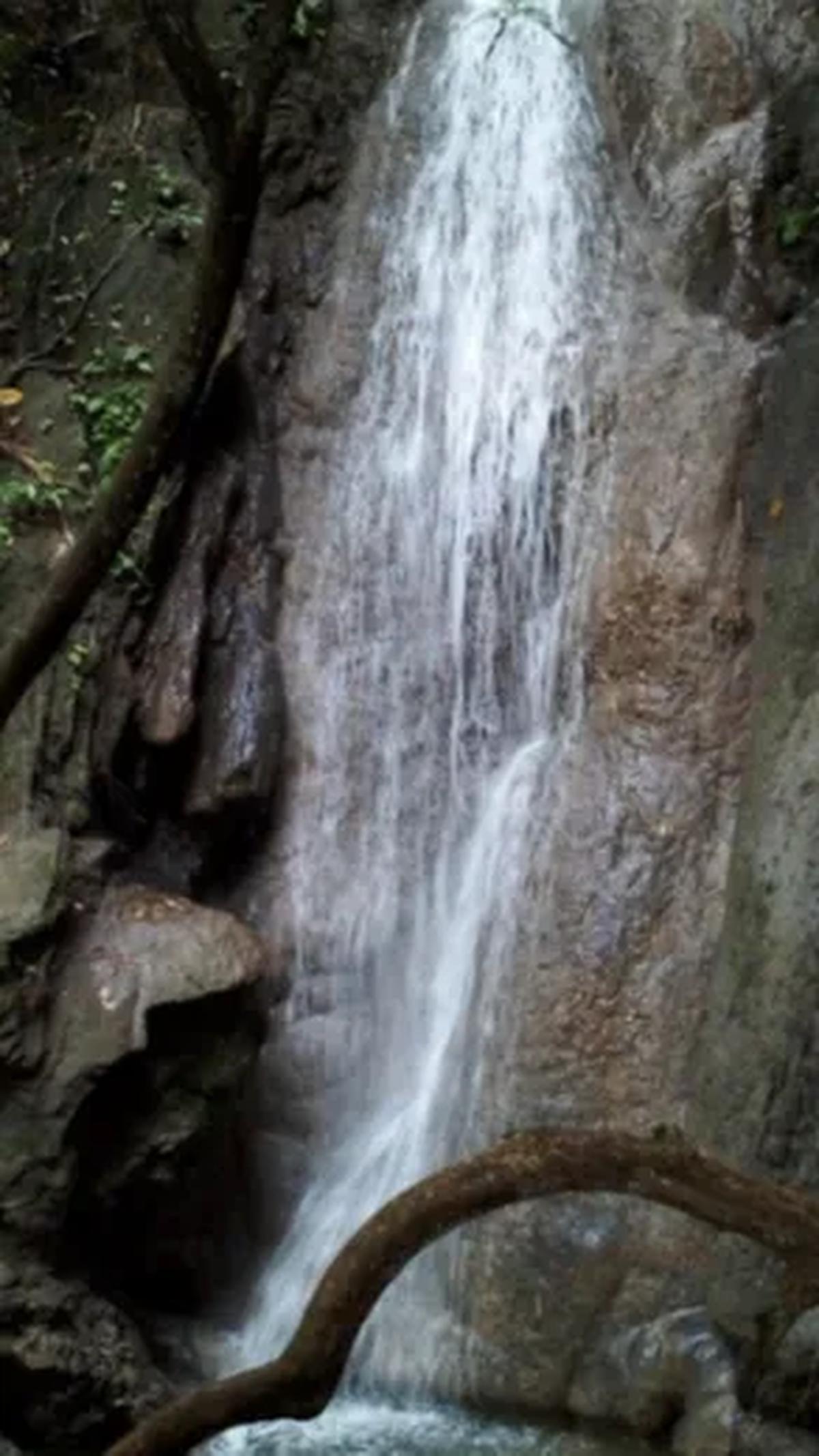 1. Air Terjun Goa Kikik