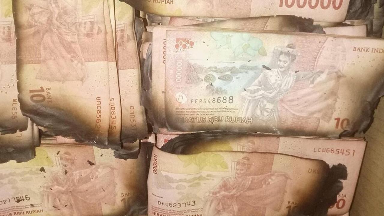 uang rusak dan terbakar