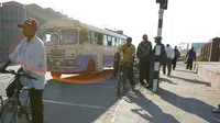 Tabrakan bus adalah periwstiwa yang kerap terjadi di Zimbabwe. (Alexander Joe / AFP)