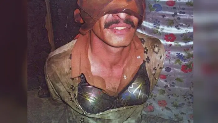 Salah satu anggota ISIS yang menyamar menjadi perempuan dan menggunakan bra metalik yang biasa digunakan Madonna saat konser (Instagram)