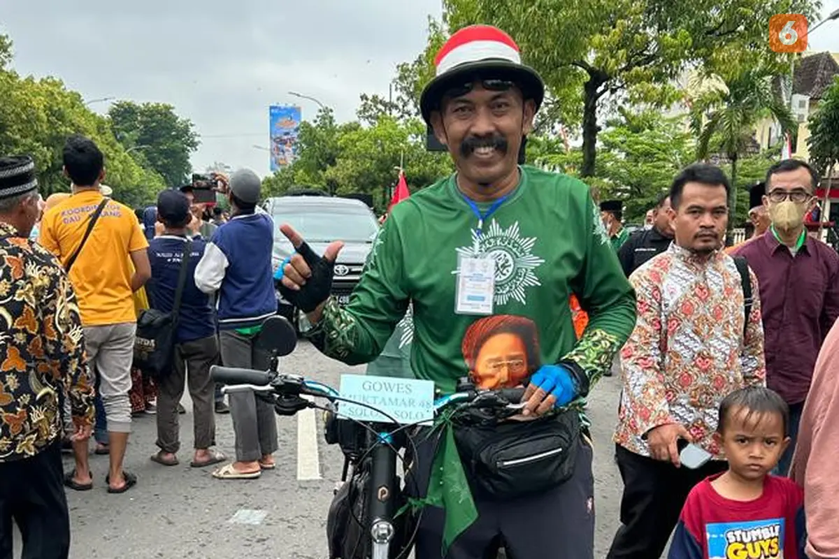 Sepedaan Dari Luar Kota Demi Hadiri Muktamar Muhammadiyah 48 di Solo