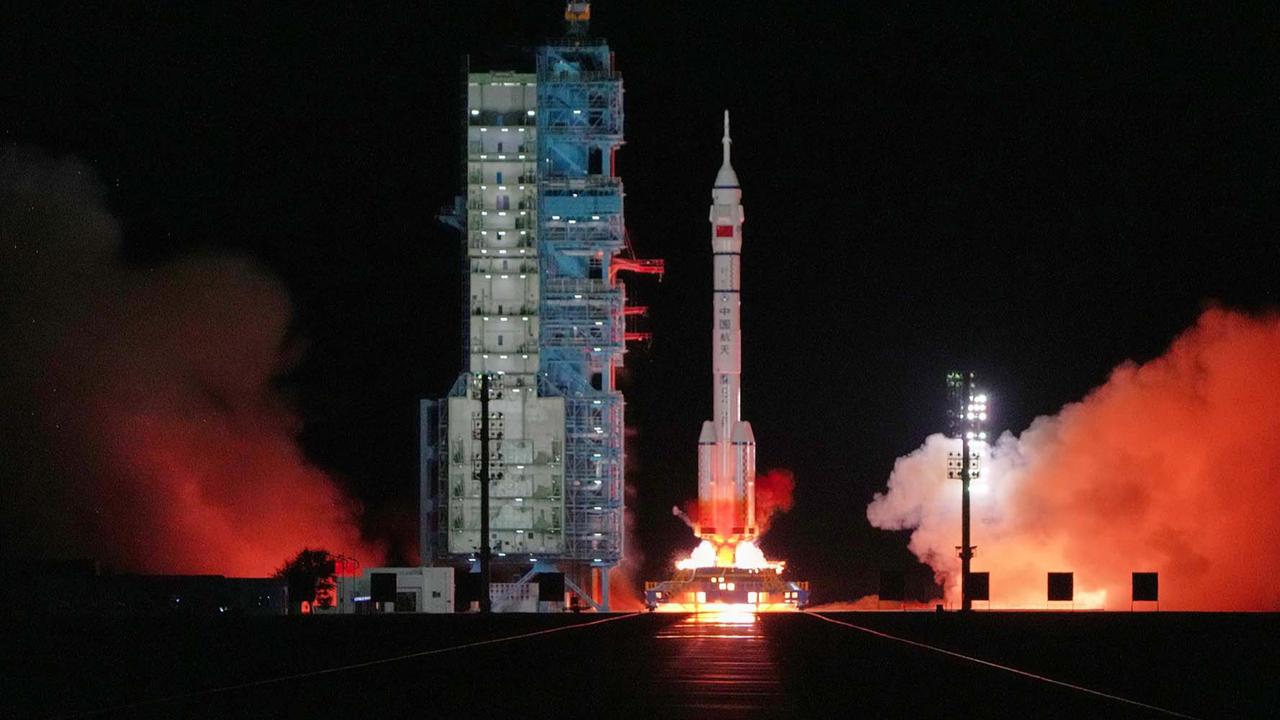 FOTO: China Pecahkan Rekor, Misi Shenzhou-21 Hanya Butuh 3,5 Jam Tiba di Stasiun Luar Angkasa Tiangong
