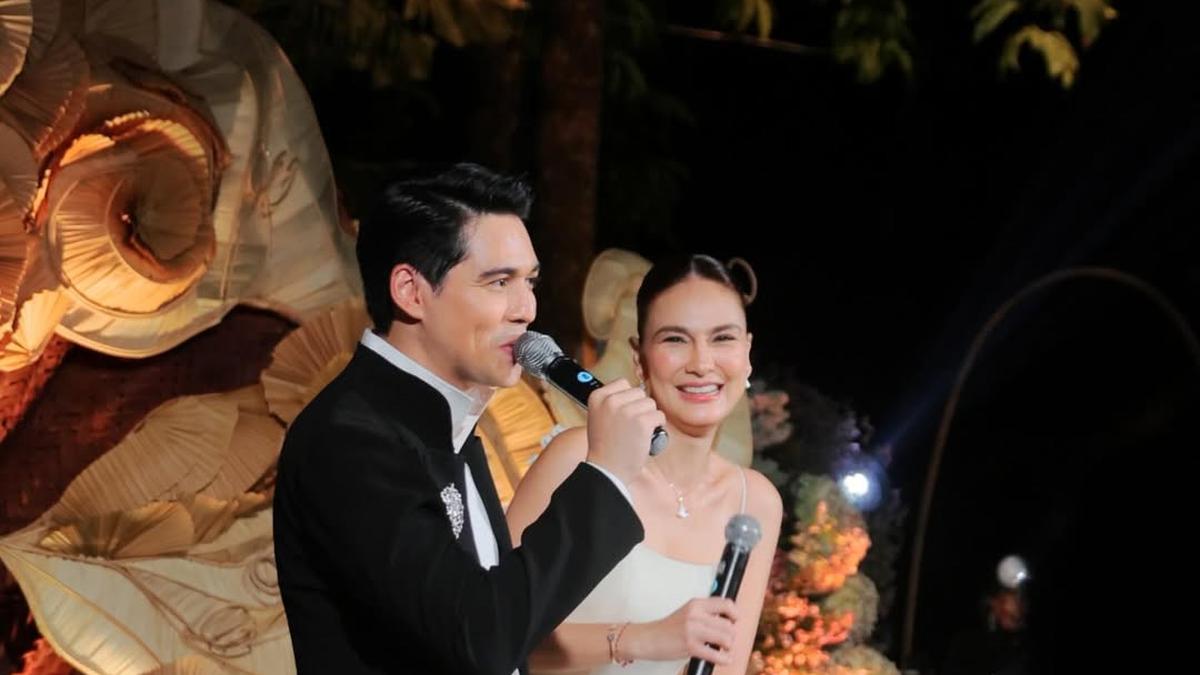 Pesona Elegan Luna Maya dengan Gaun Pengantin Backless dari Hian Tjen, Pancarkan Pesona Princess di Malam Resepsi