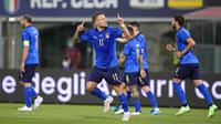 Pemain Italia Ciro Immobile melakukan selebrasi usai mencetak gol ke gawang Republik Ceko pada pertandingan persahabatan internasional di Bologna, Italia, Jumat (4/6/2021). Italia menang 4-0. (AP Photo/Antonio Calanni)