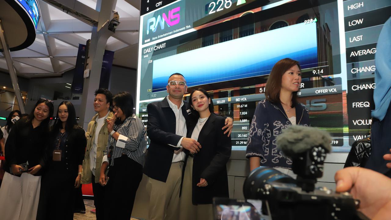 Office Look Nagita Slavina saat IPO RANS, Tampil Kasual Elegan dengan Sentuhan Quiet Luxury