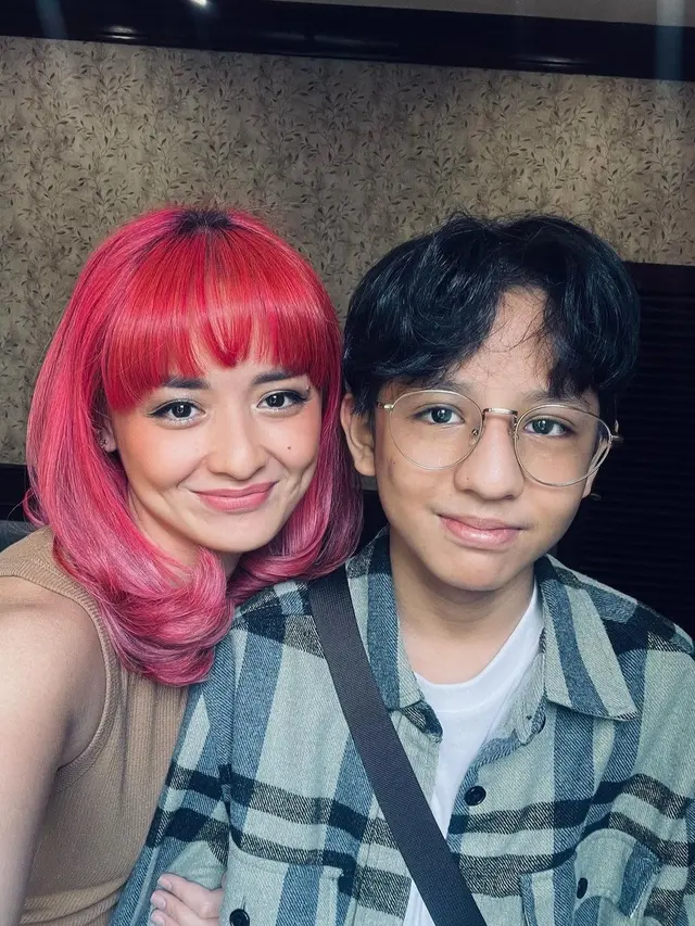 Joanna Alexandra kelewat awet muda, foto bareng anak dikira adik kakak