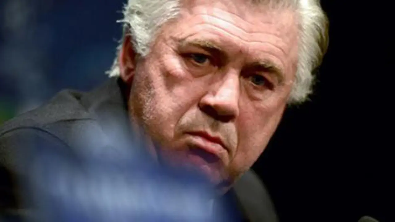 Carlo Ancelotti sesalkan kartu merah Ibrahimovic. (c) AFP