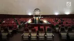 Star ball memproyeksikan pergerakan galaksi di ruang pertunjukan Planetarium Jakarta, Rabu (24/7/2019). Pertunjukan Planetarium dan Observatorium Jakarta terancam tutup akibat perusahaan teknologi Carl Zeiss tidak lagi menjual suku cadang utama, dimmer dan star ball. (merdeka.com/Iqbal Nugroho)