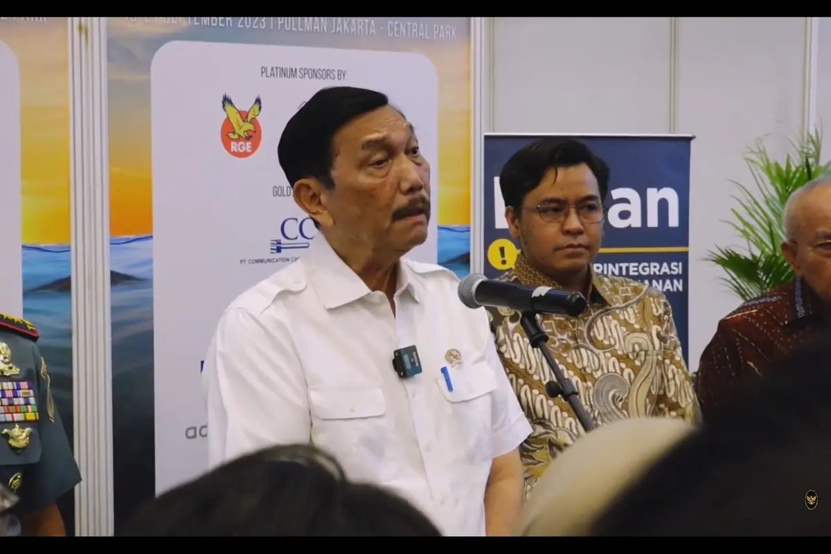 Menteri Koordinator Bidang Kemaritiman dan Investasi Luhut Binsar Panjaitan  menghadiri Marine Spatial Planning and Expo Service 2023, di Pullman Central Park, Jakarta, Selasa (19/9/2023). Menko Luhut angkat bicara soal Rempang. (Tira/Liputan6.com)
