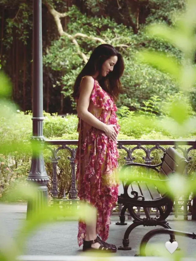 6 Potret Julie Estelle Umumkan Hamil Anak Pertama, Pamer Baby Bump