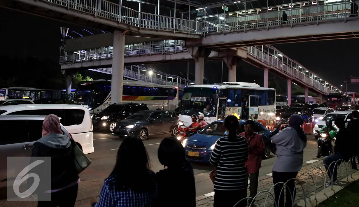 Dari data Numbeo, kondisi lalu-lintas Jakarta tahun 2016 lebih baik dibandingkan tahun 2015, Jakarta, Selasa (18/10). Di tahun 2015, Jakarta menempati posisi ke 11 kota termacet di dunia dengan indeks kemacetan 262,18 (Liputan6.com/Johan Tallo)