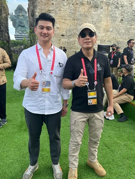 Ditunjuk sebagai salah satu koki yang didapuk menghidangkan sajian menu hidangan di KTT G20, Chef Arnold mengaku merasa begitu terhormat dan bangga. Ayah satu anak tersebut juga menuliskan jika ia dan timnya melakukan yang terbaik untuk memberikan pelayanan kepada bangsa dan membuat Presiden Jokowi bangga. (Liputan6.com/IG/@arnoldpo)