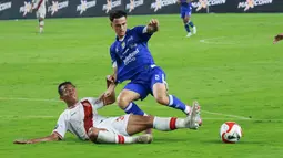 Persib menghajar Persis dengan dua gol tanpa balas dalam pekan kesepuluh BRI Super League di Stadion Gelora Bandung Lautan Api (GBLA), Bandung, pada Senin (27/10/2025) malam WIB. (Bola.com/Erwin Snaz)