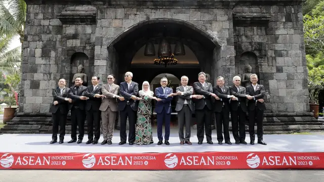 Menteri Perdagangan (Mendag) Zulkifli Hasan dalam ASEAN Economic Ministers (AEM) Retreat