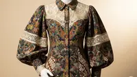 10 Inspirasi Batik Lengan Bishop Kombinasi Brokat Mewah dan Anggun untuk Tampil Elegan